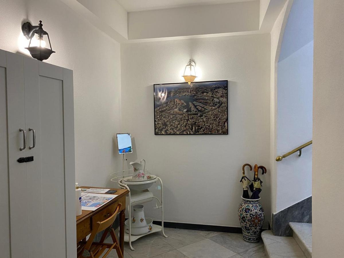 B&B Dormire Dai Grimaldi Генуя Экстерьер фото