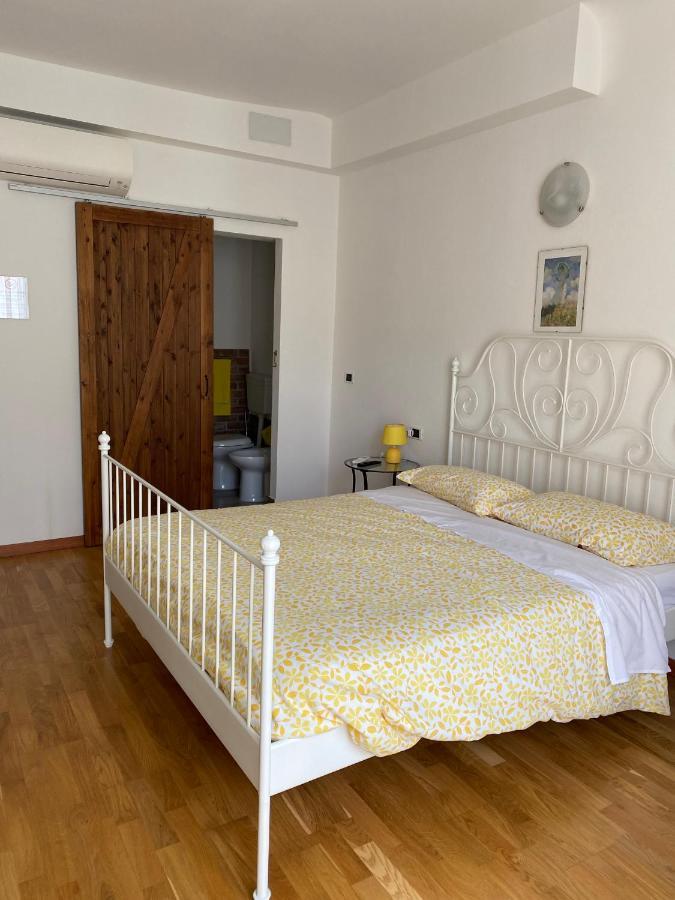 B&B Dormire Dai Grimaldi Генуя Экстерьер фото