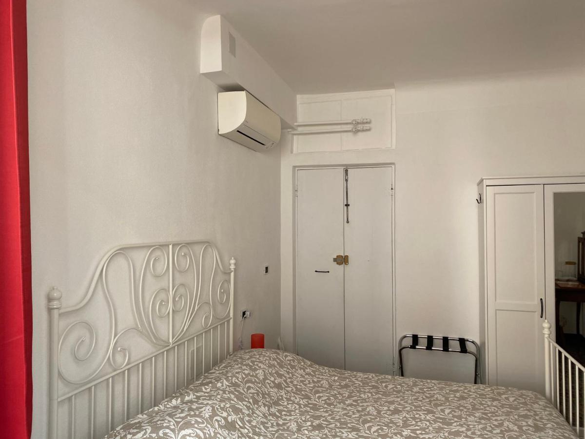 B&B Dormire Dai Grimaldi Генуя Экстерьер фото