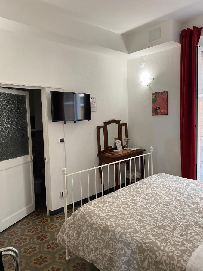 B&B Dormire Dai Grimaldi Генуя Экстерьер фото